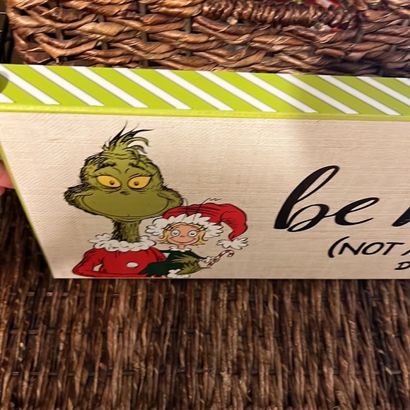 NWT GRINCH WALL ART💗💗💗 - Picture 3 of 4